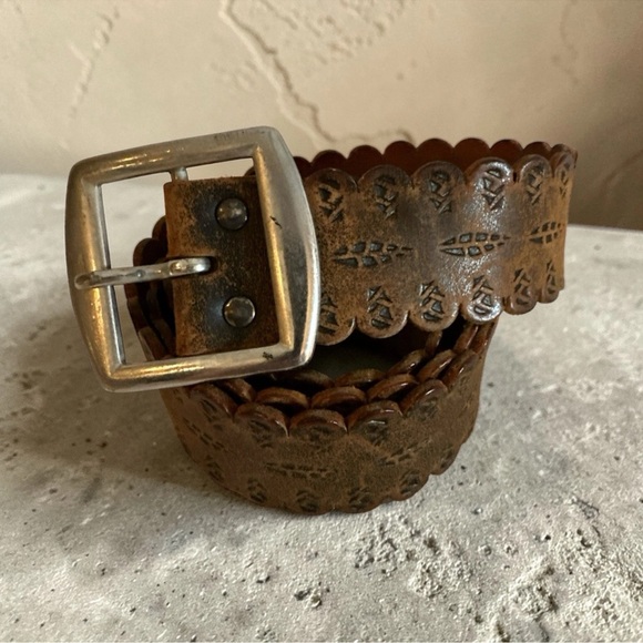 Accessories - Vintage GAP MADE IN ITALY Buckle Brown Tooled Floral Leather Belt Medium